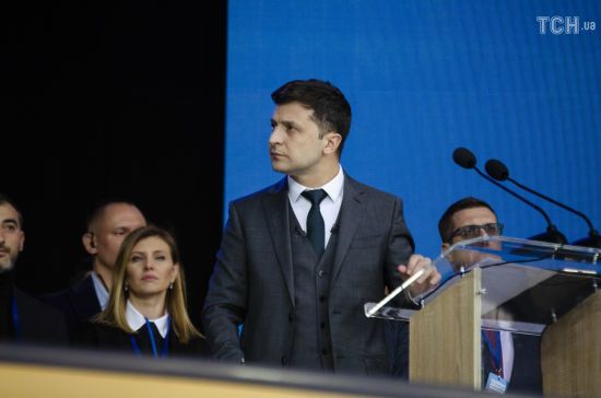 Майже половина українців вважає Зеленського переможцем дебатів на "Олімпійському" – опитування