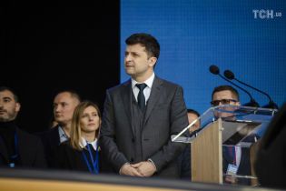 Украинские дипломаты требуют извинений от чешского издания за "отвратительный" материал о Зеленском