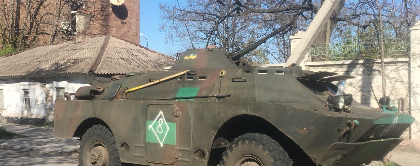У Маріуполі окружні дільниці охороняють військові на бронетехніці