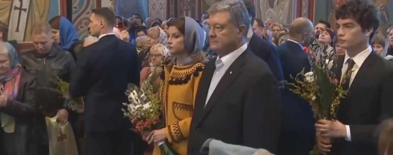 Порошенко перед голосуванням прийшов до церкви