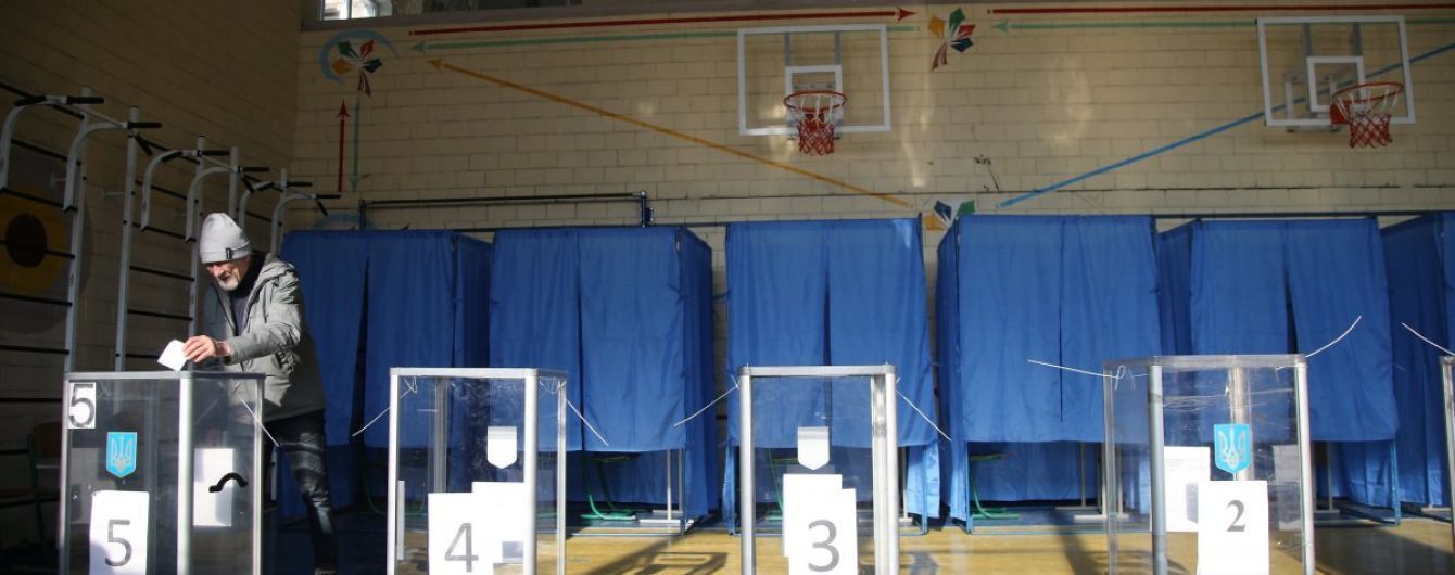 У Кривому Розі під час голосування виборниця з’їла частину бюлетеня