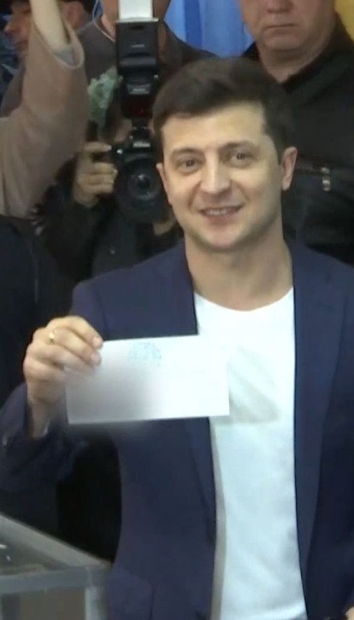 Зеленський проголосував і показав заповнений бюлетень