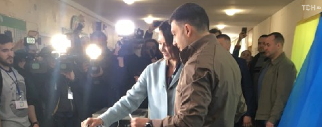 Гройсман вкинув "маленький бюлетень великого майбутнього" і зателефонує переможцю