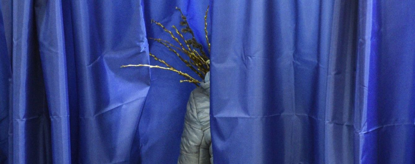 Під час другого туру виборів на дільницях померло двоє людей