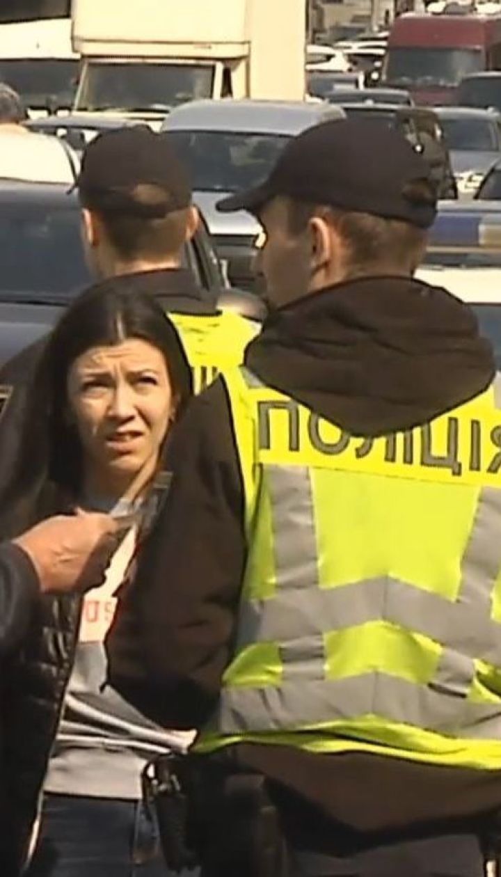 В нескольких городах страны сообщили о заминировании аэропортов и ТЦ