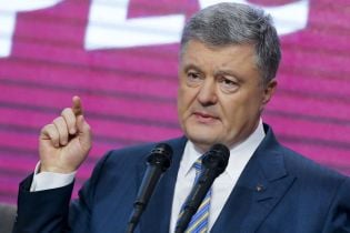 Порошенко и Ахметов потеряли до половины своего капитала - Bloomberg