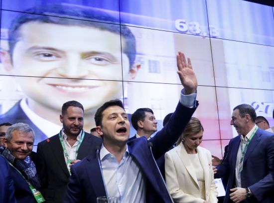 "Україна показала силу демократії": які світові лідери привітали Зеленського із перемогою