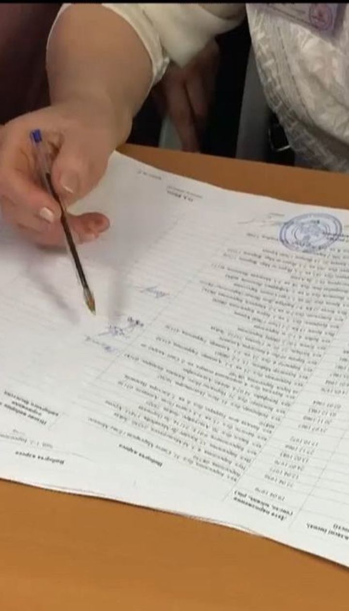Другий тур голосування: українці в Барселоні створили черги біля виборчих дільниць