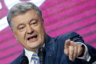 Порошенко стверджує, що на допиті в ДБР його розпитували про "ПриватБанк" та полон моряків. Держбюро спростовує