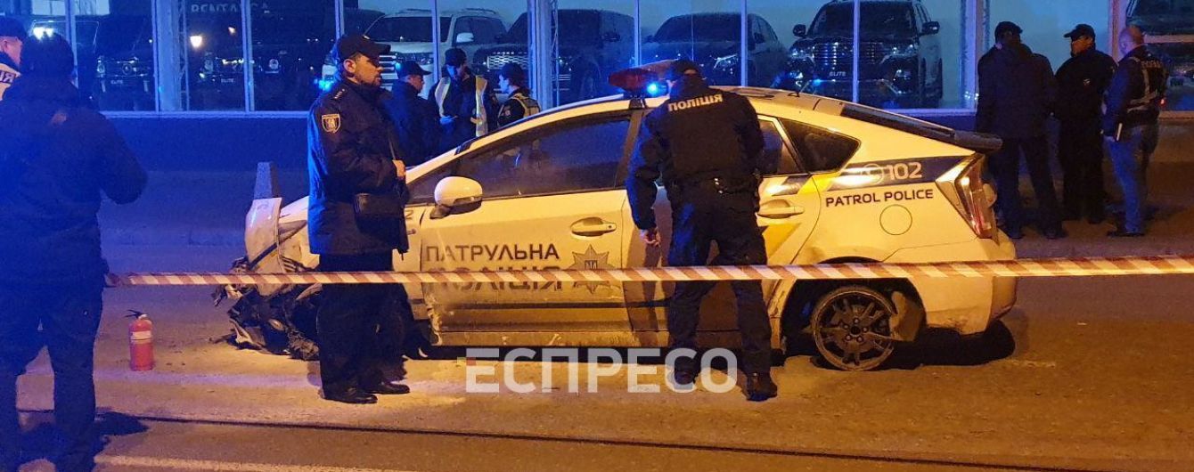 В центре Киева мужчина напал на копов и угнал полицейское авто