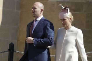 Ніби знову вагітна: красива Зара Тіндол у світлому пальті відвідала великодню службу