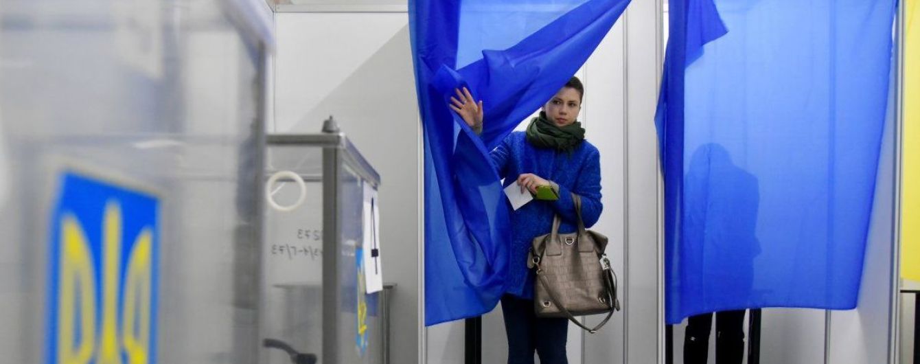 Онлайн та через уповноваженого: в Україні оновили процедуру зміни місця голосування