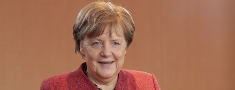 Меркель поздравила Зеленского с победой на выборах и пригласила в Германию