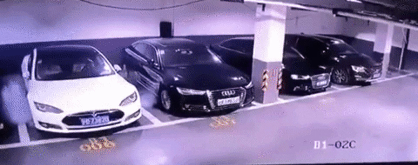 Камера засняла мощный взрыв Tesla Model S на паркинге в Китае