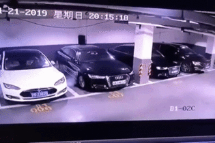Камера засняла мощный взрыв Tesla Model S на паркинге в Китае