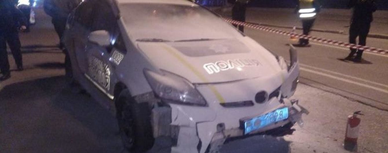 Мужчине, который в центре Киева угнал полицейское авто и сбил патрульную, грозит пожизненное заключение