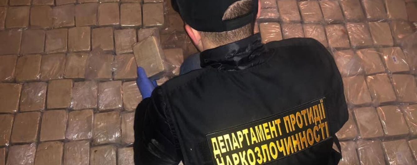 В Киеве задержали иностранных наркоторговцев с 300 кг героина