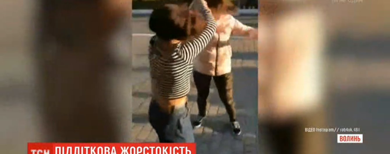 На Волыни школьницы устроили драку на глазах у толпы сверстников