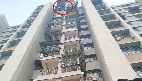 В Індії дівчинка дивом вижила після падіння з 12 поверху