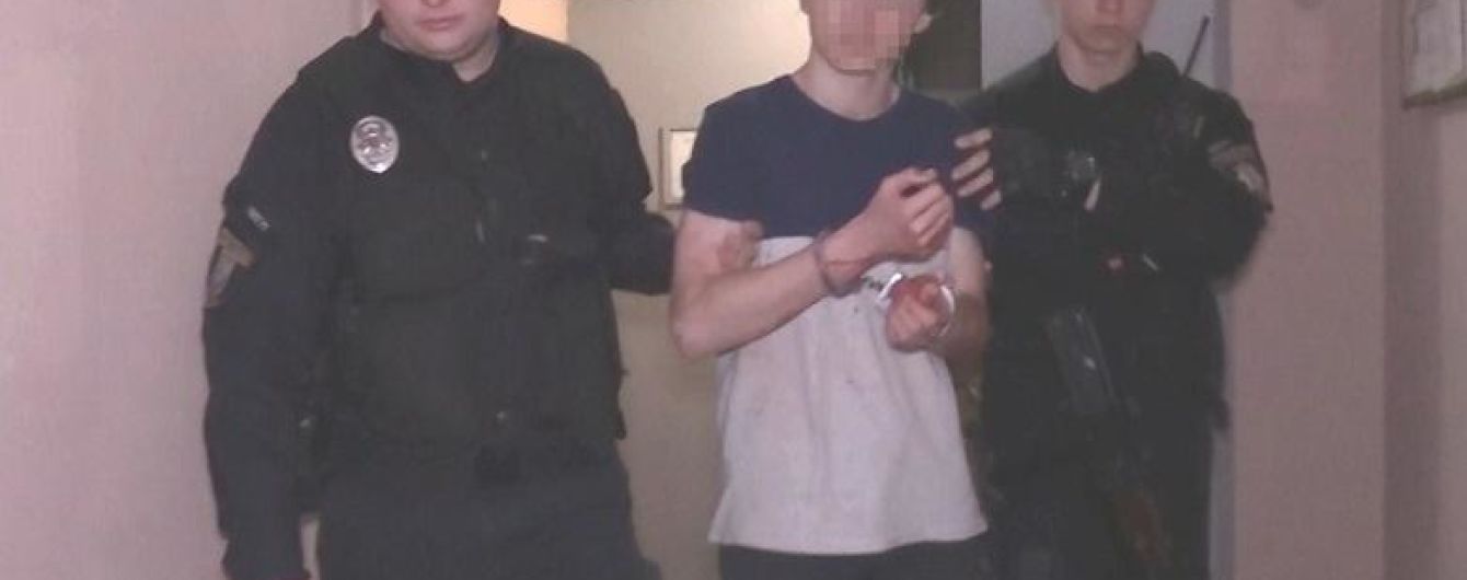 В столице 15-летний парень напал с ножом на мать и бабушку