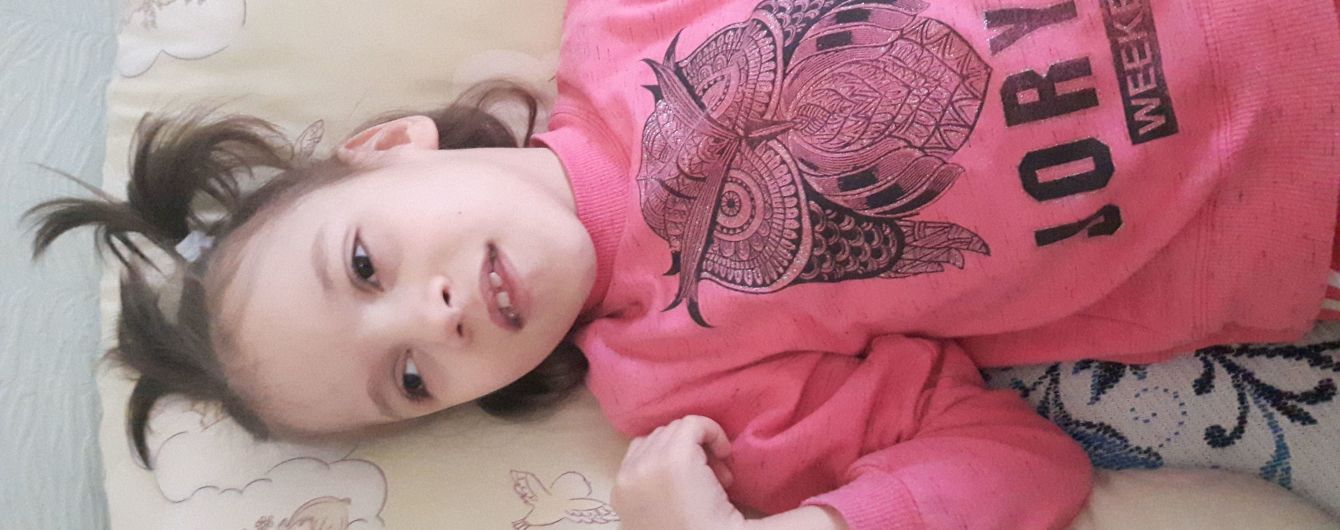 Каринка отримала дозвіл від лікарів на реабілітацію, і родина терміново збирає на неї кошти