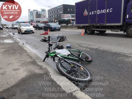 У столиці вантажівка збила насмерть велосипедиста