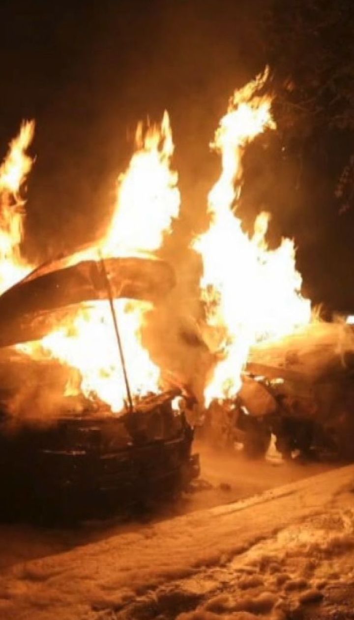 Сразу три автомобиля сгорели в Харькове