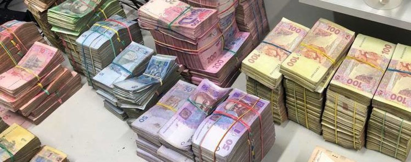 Во Львове через теневой конвертцентр ежемесячно выводили полмиллиарда гривен: причастна ДФС