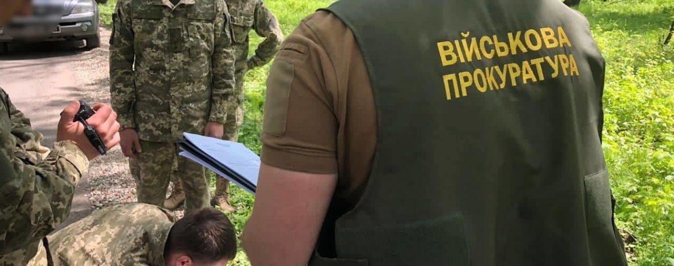 В зоне проведения ООС задержали командира роты, который вымогал деньги у подчиненного
