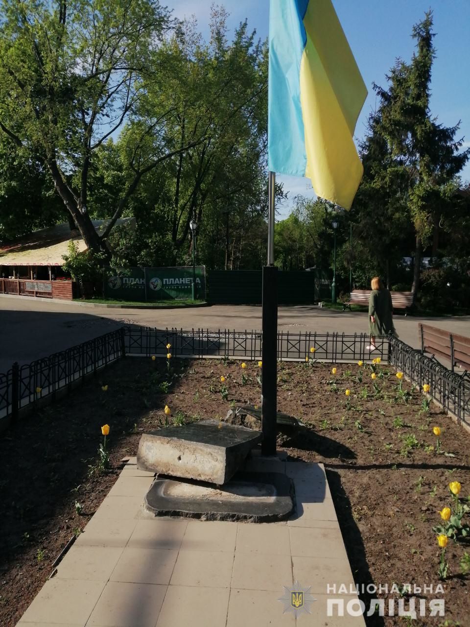 потрощений памятник у Харкові