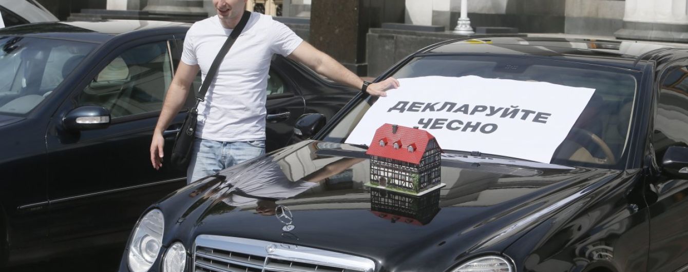 У Зеленского выступили за всеобщее декларирование доходов. Что предлагают и кого освободят