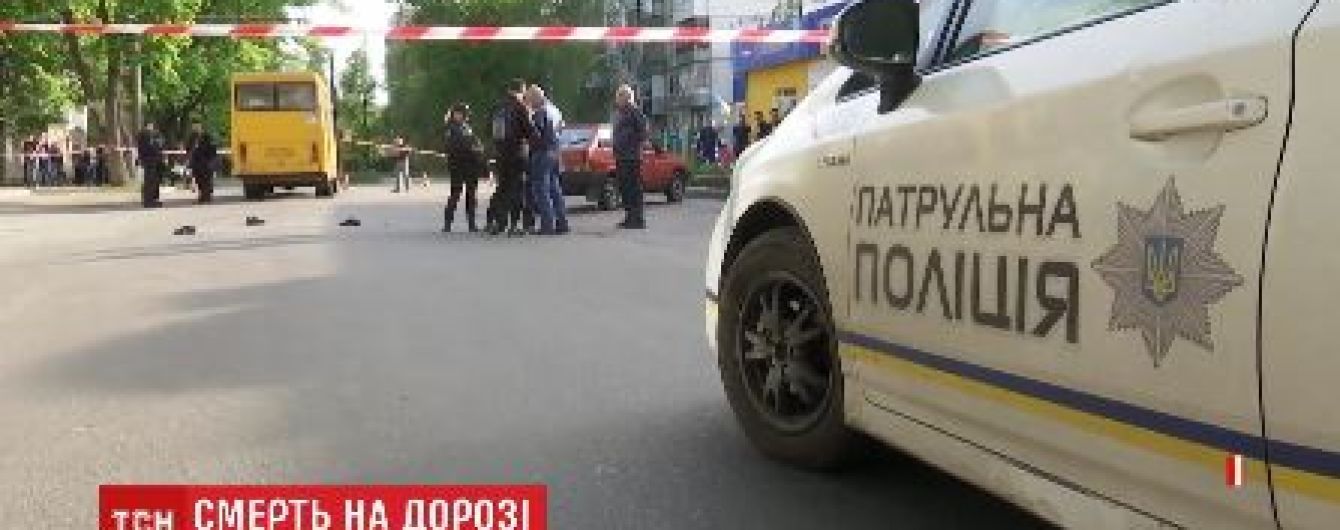 Споткнулся и упал под колеса маршрутки. Свидетели рассказали подробности гибели мальчика в Сумах