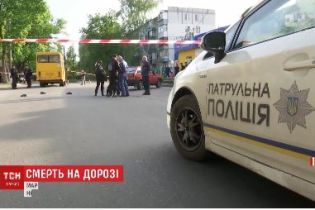 Споткнулся и упал под колеса маршрутки. Свидетели рассказали подробности гибели мальчика в Сумах