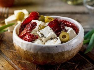 Маринованная болгарская брынза