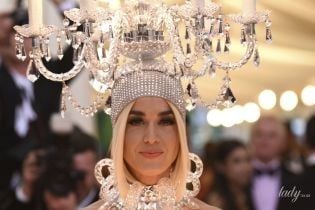 В образі жінки-люстри: Кеті Перрі викликала фурор своїм вбранням на світському заході