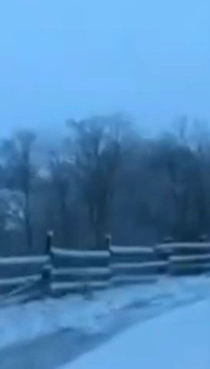 На Прикарпатті випав травневий сніг, видимість на дорогах обмежена