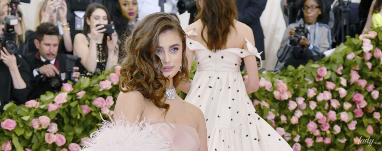 "Ангелы" на Met Gala-2019: образы Сары Сампайо, Тейлор Хилл и Жозефин Скривер
