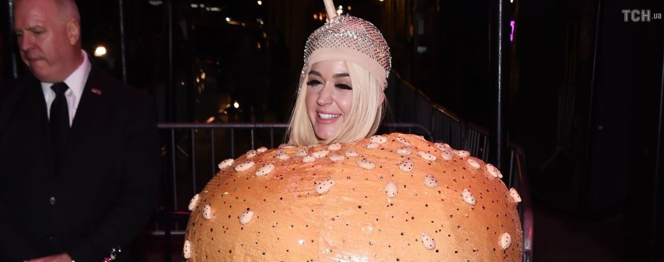 Met Gala-2019: Кеті Перрі з "люстри" перетворилася на величезний "бургер"