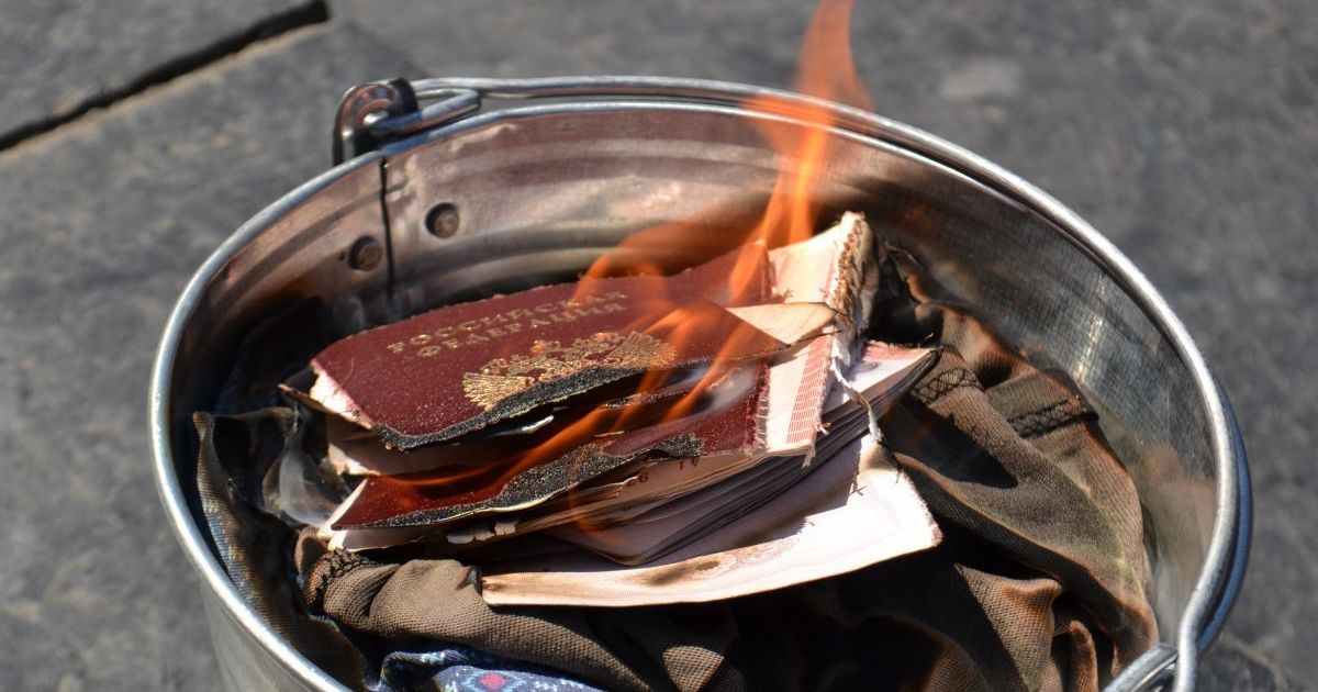 Раздача гражданства на Донбассе. Большинство получателей паспортов найдены, их допрашивают - Матиос