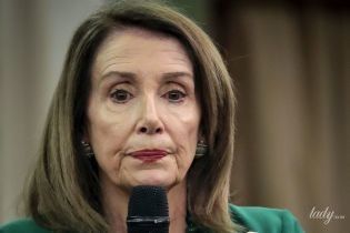 Переборщила з тональним: спікер Палати представників США Ненсі Пелосі зробила невдалий макіяж