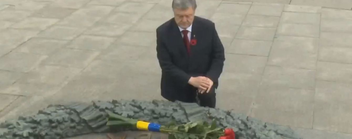 Лидеры Украины во главе с президентом возложили цветы к могиле Неизвестного солдата