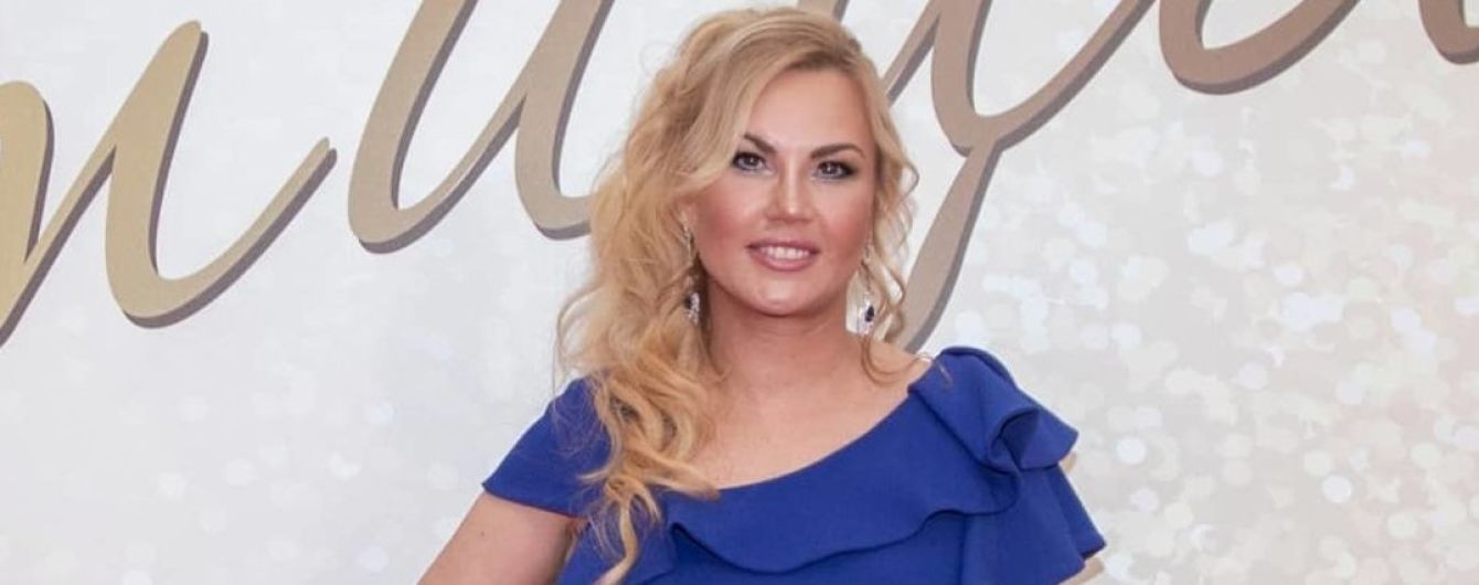 В эффектном платье и с локонами: Камалия показала, как выглядела 9 лет назад