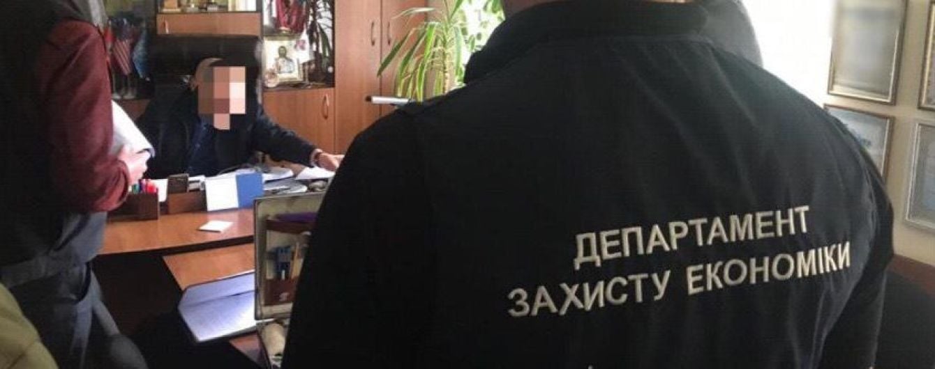 На Херсонщине глава терробщины требовал перевести взятку на счет общественной организации