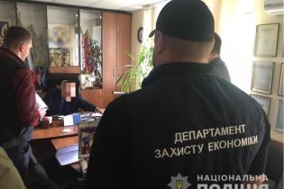 На Херсонщине глава терробщины требовал перевести взятку на счет общественной организации