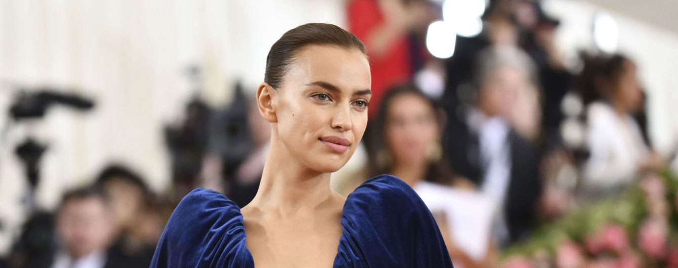 Засмагла Ірина Шейк у спідній білизні продемонструвала сталевий прес