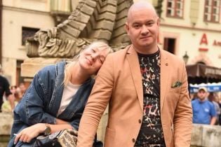 "Любовь в черно-белых проявлениях": жена Евгения Кошевого умилила чувственными снимками с мужем