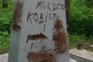 У Польщі український пам’ятник обмалювали лайкою на адресу УПА та Бандери