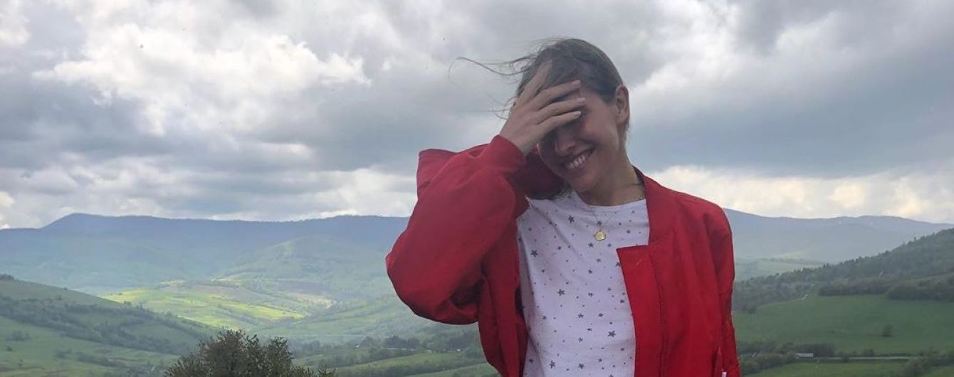 "Как девочка": Екатерина Осадчая без макияжа позировала на фоне Карпат
