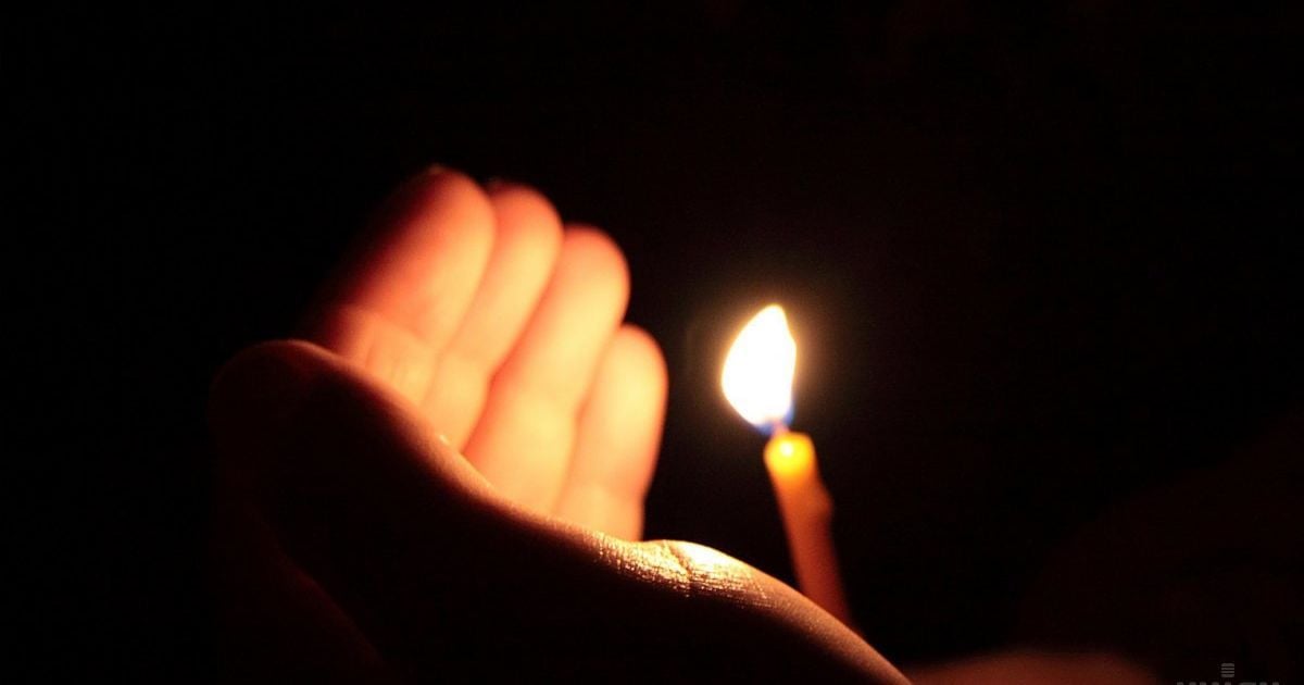 Цена традиций: на Тернопольщине из-за свечки в гробу едва не погиб ребенок