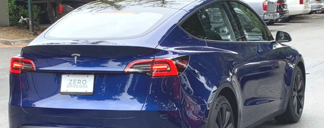 Tesla Model Y впервые засняли на дороге в Америке